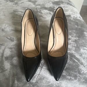 Elegant Women’s Black Pumps
